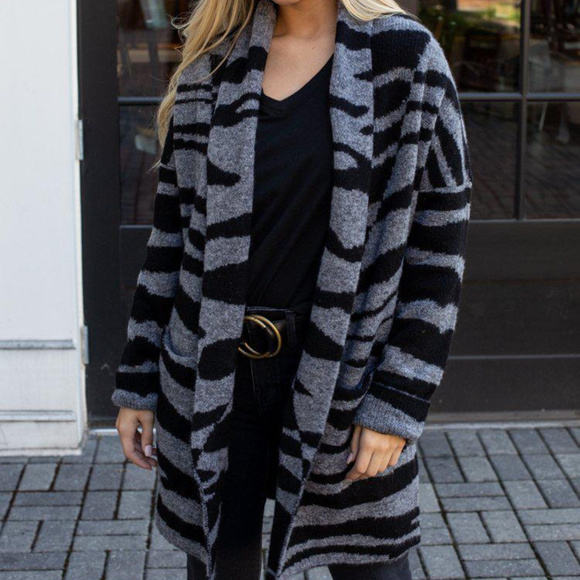 RD Style Oversized Zebra Striped Cardigan - NWT - Picture 5 of 7